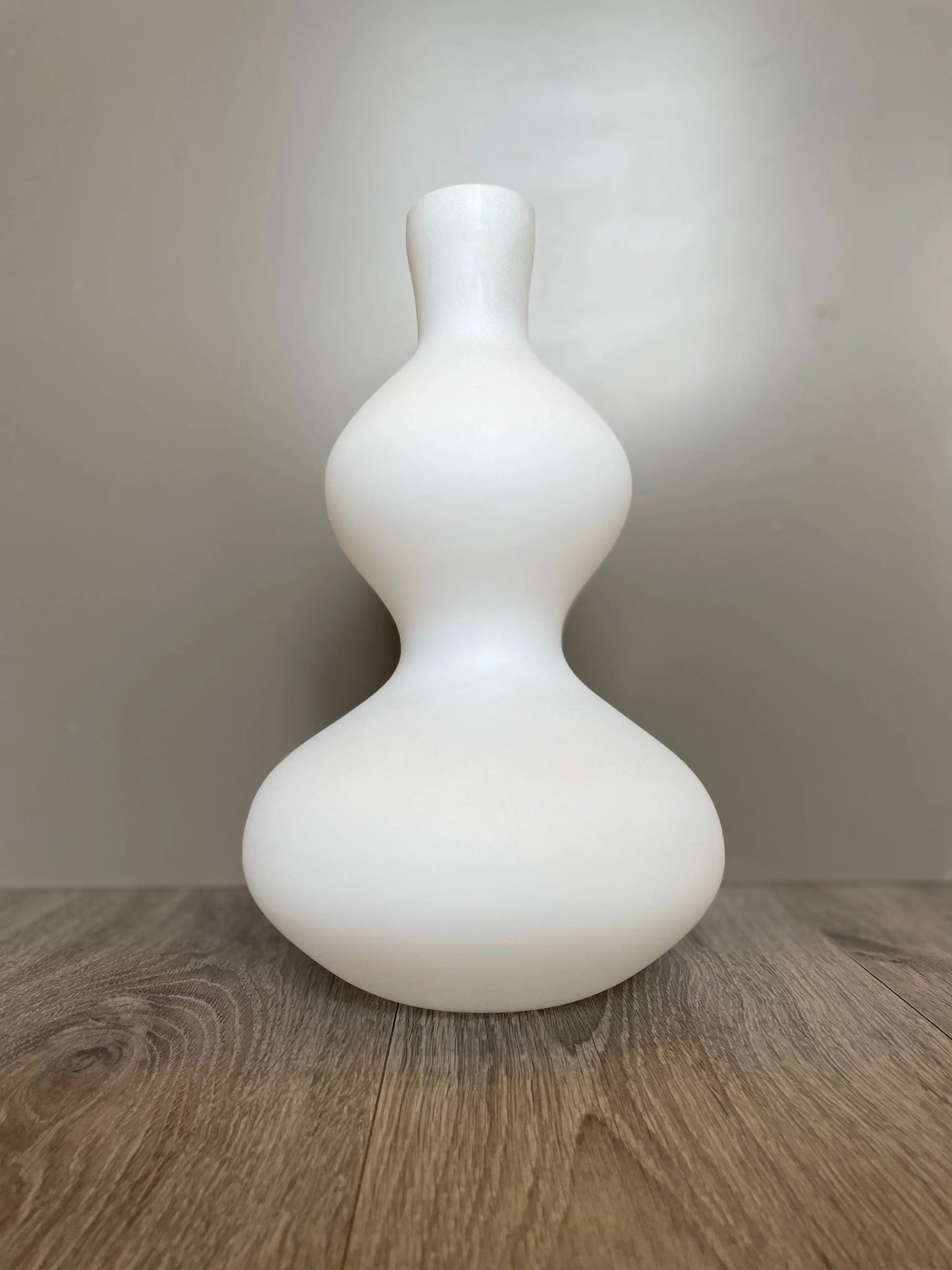 White Hourglass Vase MATOLI HOME